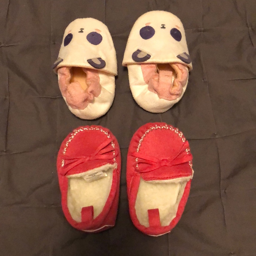 Bundled two pairs of baby girl shoes